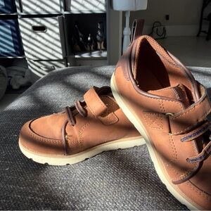 stride rite Ethan boys brown/beige size 11 medium dress casual sneaker Velcro